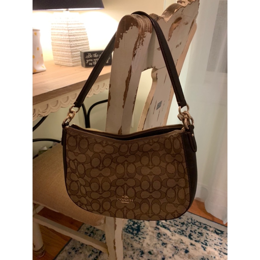 Classic Coach purse *matching wallet available!*